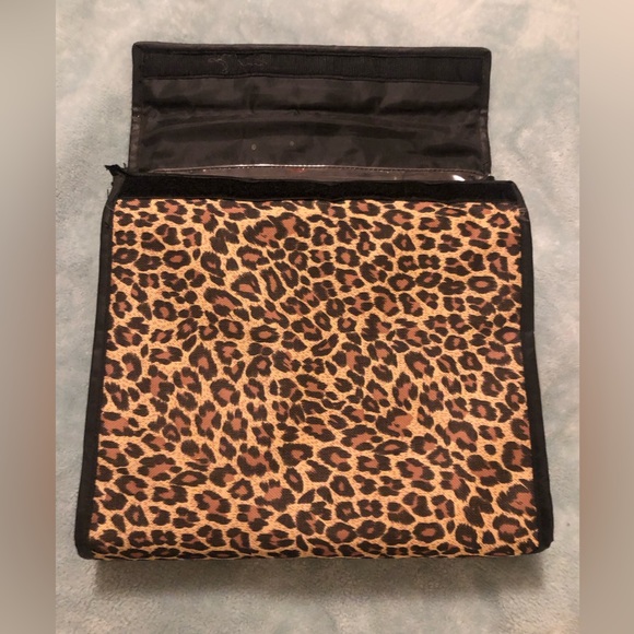 EUC roll out jewlery or makeup travel holder and organizer - Picture 3 of 7